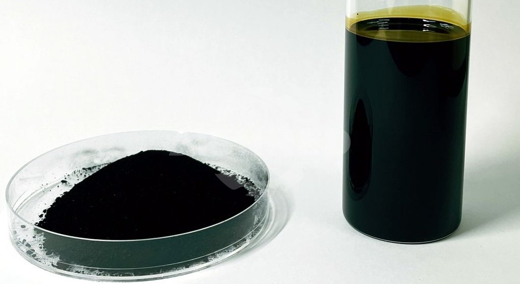 Pyrolysis oil and carbon black