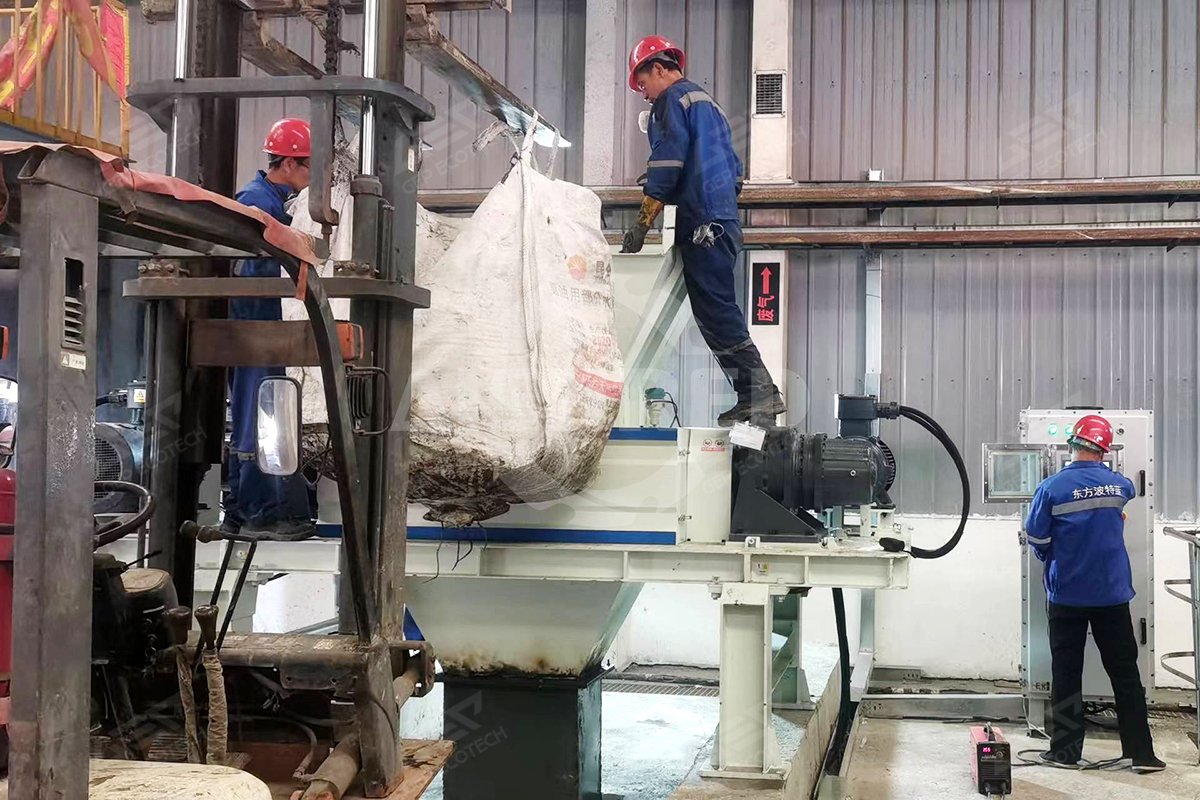 Double-Axis Shearing Shredder